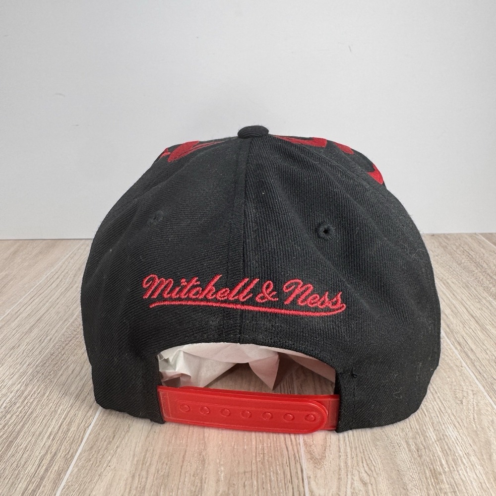 Mitchell & Ness Miami Heat Snapback Hat NBA Hardwood Classics Black Red Cap - Picture 3 of 9